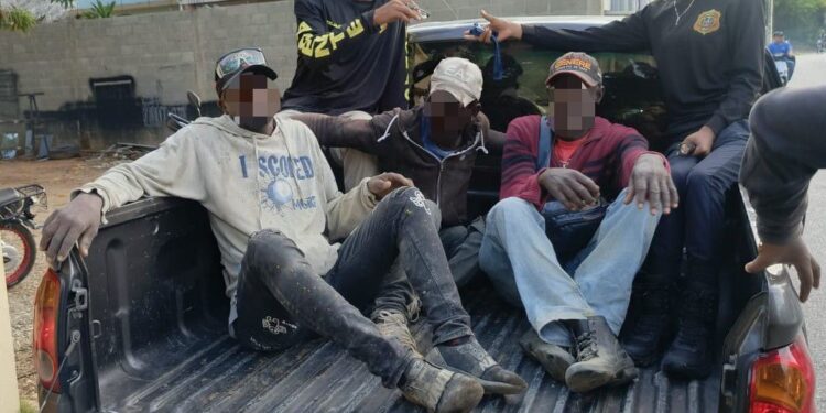 La DGM despliega 25 operativos simultáneos en 13 provincias y detiene 876 indocumentados