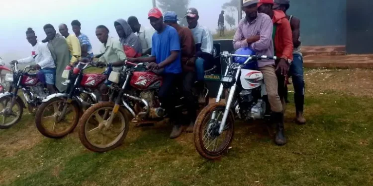 Ejército intercepta 14 haitianos indocumentados que se desplazaban en cinco motocicletas
