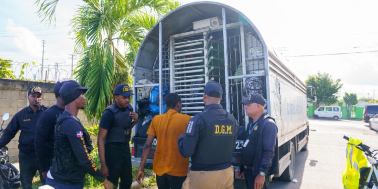 DGM detiene 1,197 y repatría otros 1,004 inmigrantes ilegales con apoyo de las Fuerzas de seguridad