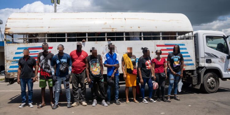 Unidades de interdicción de la DGM detienen a 1,120 y se repatrían a 1,219 haitianos en situación irregular