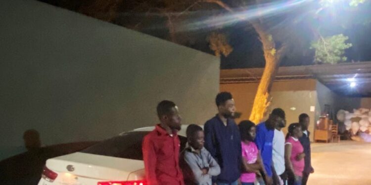 Ejército intercepta vehículo con ocho haitianos en situación migratoria irregular en Laguna Salada