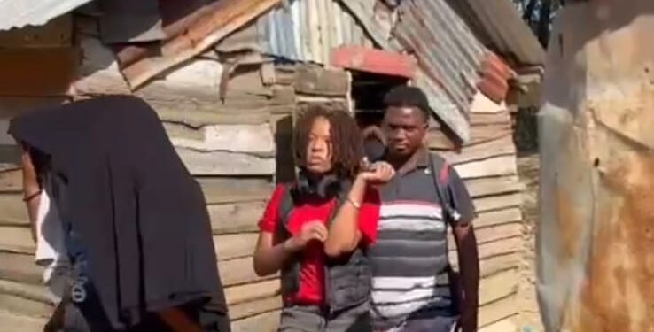 Ejército detiene a 29 haitianos indocumentados en una casucha utilizada como centro de acopio en Montecristi
