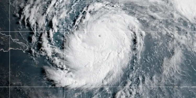 Se forma sistema que podría convertirse en la Tormenta Fernand