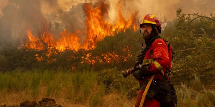 Un incendio en España con dos muertos supera ya las 31.500 hectáreas quemadas