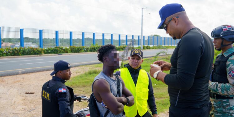 DGM mantiene medidas para fortalecer seguridad ciudadana; repatría 1,413 extranjeros irregulares y deporta otros 1,343
