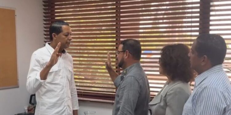 Juramentan al ingeniero Roberto Valdez como nuevo director provincial de Obras Públicas en Dajabón