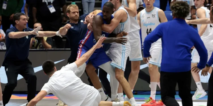 Sancionan a jugadores de RD y Argentina por pelea en la AmeriCup