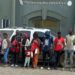 Ejército detiene chofer y cobrador de minibús que transportaban a extranjeros indocumentados en Valverde