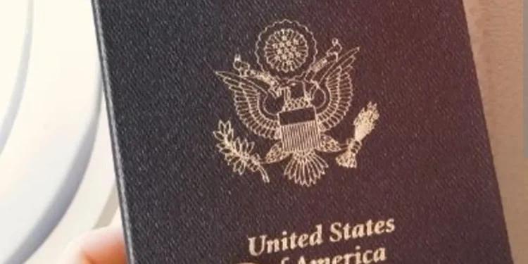 Dominicanos con doble nacionalidad preocupados por «impuesto»