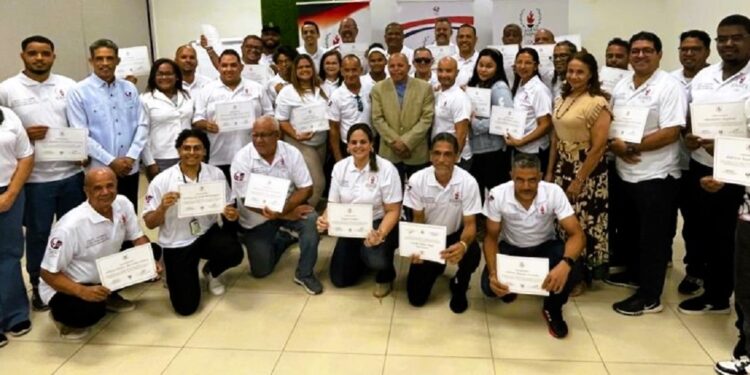 Margarita Jáquez presidente de UDESA exhorta seguir aprendizaje adquirido en Academia Olímpica