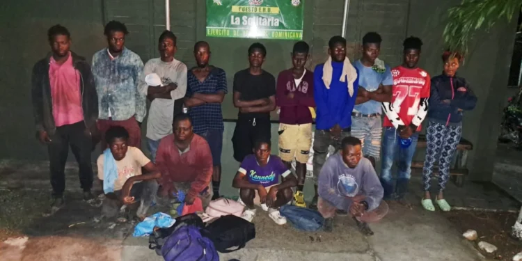 Ejército apresa 14 haitianos en condición irregular en Montecristi
