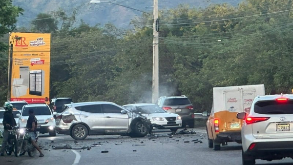Una persona fallecida y 4 heridos tras accidente en la autopista Puerto Plata – Maimón