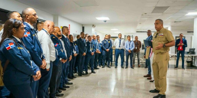 Director de la DGM supervisa servicios de control migratorio en terminales aeroportuarias El Catey, Gregorio Luperón y puertos marítimos de Puerto Plata