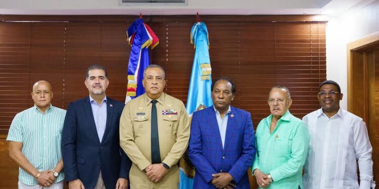 DGM, DGDF y MEPyD refuerzan agenda de trabajo para impulsar medidas de control migratorio en los mercados binacionales