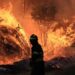 Unos 529 bomberos y 13 medios aéreos combaten fuego en la Serra da Estrela en Portugal