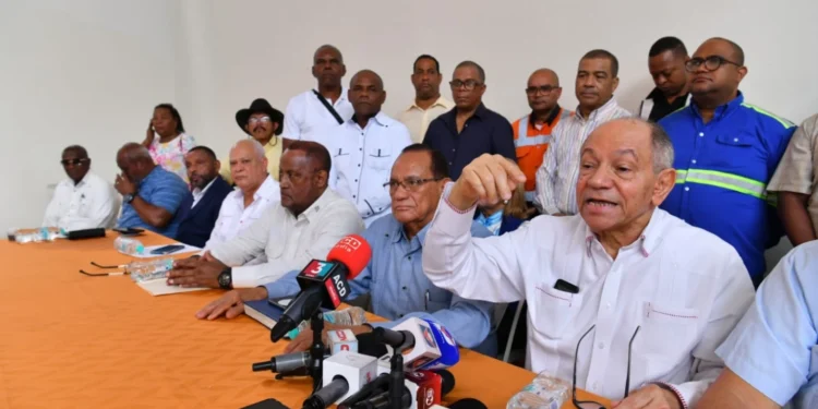 Centrales sindicales anuncian vigilia frente al Congreso en defensa de la cesantía
