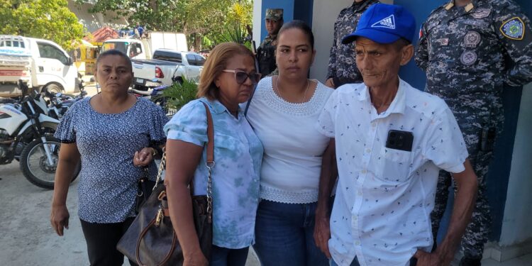 Vídeo: Familiares piden aplicar todo el peso de la ley a detenido por homicidio de joven de 16 años en el Pino Dajabón