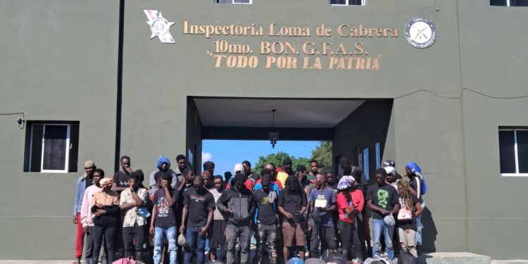 Ejército detiene a 48 nacionales haitianos indocumentados en Loma de Cabrera