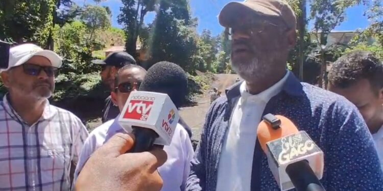 Vídeo: Regidor del PRM cuestiona gobernadora diputados y senador de su partido por abandono de las comunidades fronterizas en Dajabón