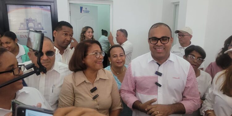 Senador Ney Rodriguez designa ex gobernadora Milagros Peña como encargada de la oficina senatorial en Dajabón 