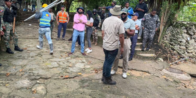 Medio Ambiente SENPA, MITUR, POLITUR, ARD, FARD y PN realizan operativo conjunto en Playa Sosúa para proteger el patrimonio natural