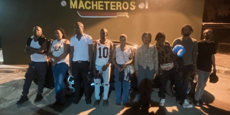 Ejército ocupa vehículo con 10 haitianos indocumentados en Mao