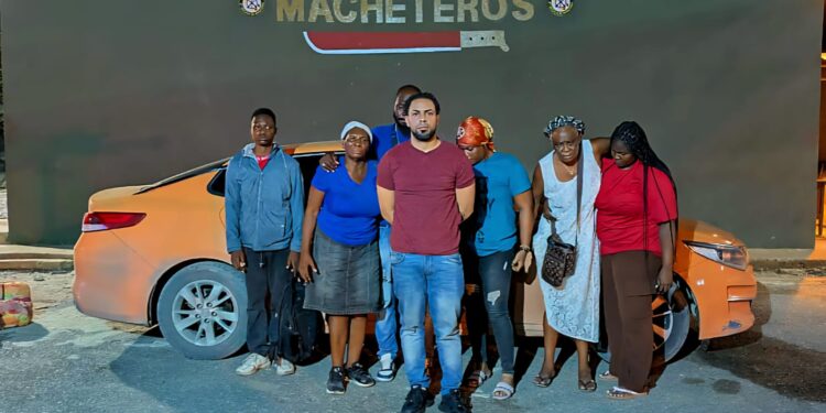 Detienen dominicano transportaba en un vehículo 06 extranjeros en condición migratoria irregular