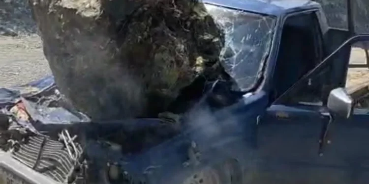 Milagro en La Vega: roca gigante aplasta camioneta y ocupantes sobreviven de forma inexplicable
