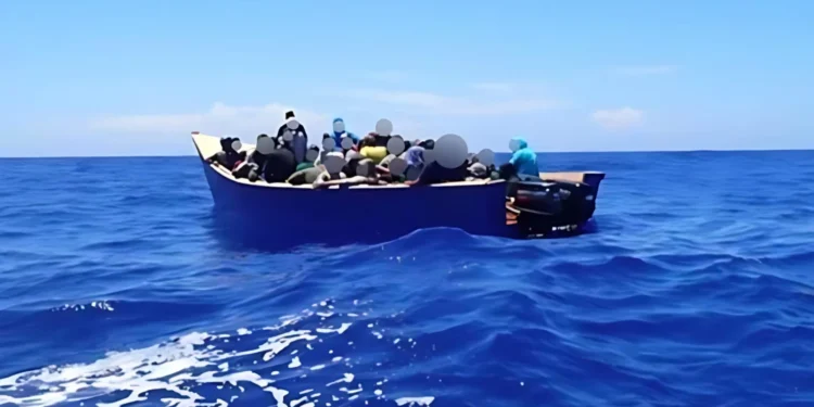 Detienen 48 dominicanos, 16 haitianos y dos rumanos que intentaban entrar a Puerto Rico