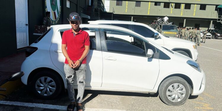El ejército detiene conductor de vehículo transportaba más de 16 mil cigarrillos ilícitos en Santiago Rodríguez
