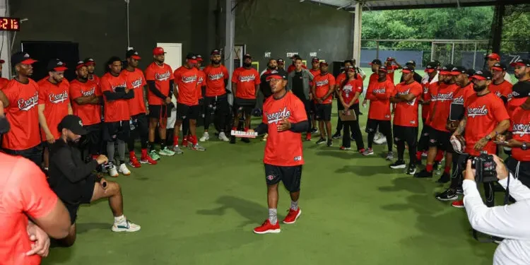 Los veteranos del Escogido se intregan alas prácticas