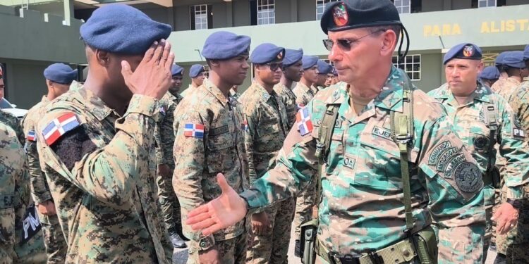 Comandante del Ejército recorre unidades de la Segunda, Sexta y Séptima brigadas de infantería.