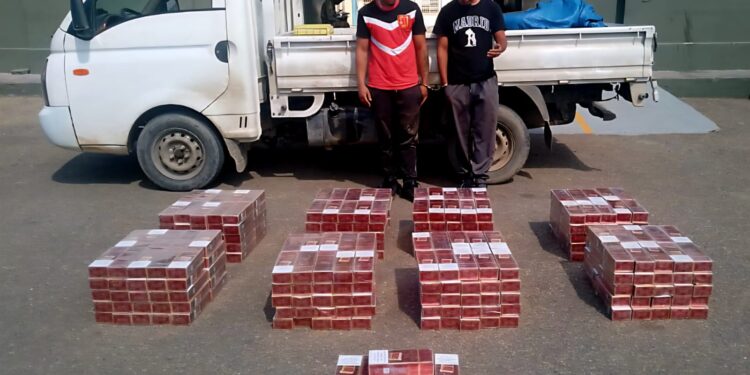 Vídeo: Ejército ocupa contrabando de 83,200 cigarrillos en caleta de camión en  Dajabón