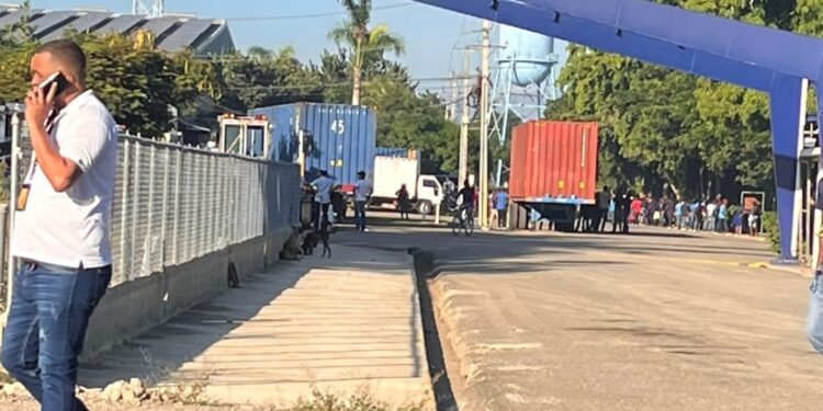 Protesta: Haitianos abandonan parque de zona Franca CODEVI en demanda de reivindicaciones 