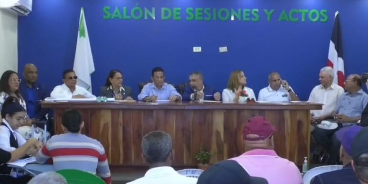 Comision de diputados realizan descenso en el Proyecto la Cruz Manzanillo