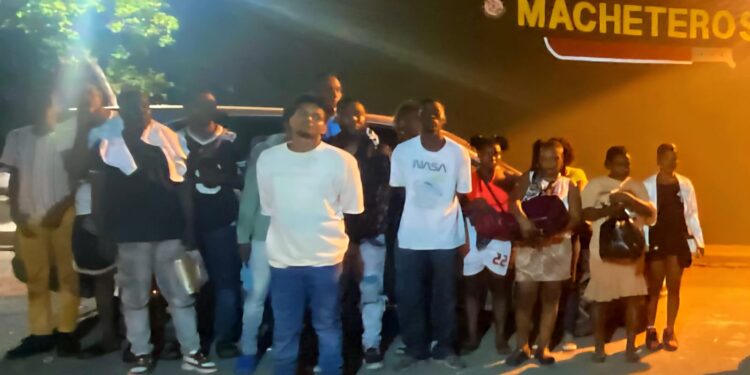 Ejército detiene tres jeepetas con 44 migrantes haitianos durante operativos en Valverde y Dajabón