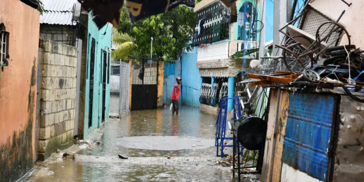 Tormenta Melissa deja 202 viviendas afectadas y más de mil desplazados en el país, según COE