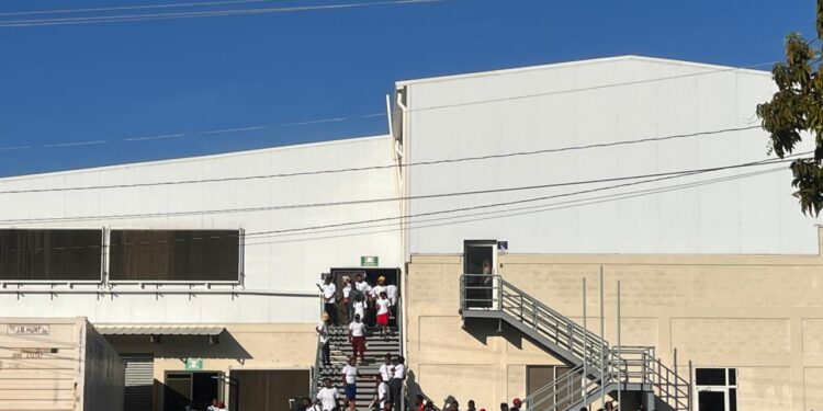 Haitianos protestan por segundo día en CODVI contra aplicación de un 10% de descuento en sus salarios