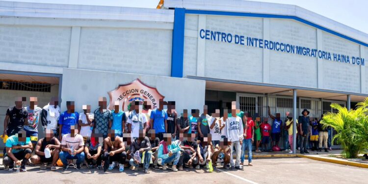 DGM deporta 34,873 indocumentados en septiembre y sube a 370,240 los devueltos en gestión de Lee B.