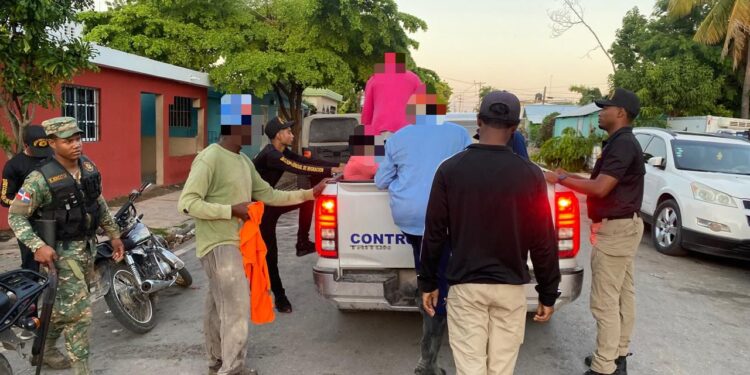 Migración: Operaciones de interdicción de la DGM producen 1,647 indocumentados detenidos y 979 deportados