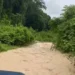 Crecidas del río Nizaíto incomunica varias comunidades de Paraíso, en la costa de Barahona