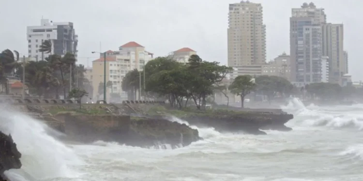 Fuertes oleajes y corrientes de resaca afectarán a las costas de Haití, RD y Jamaica