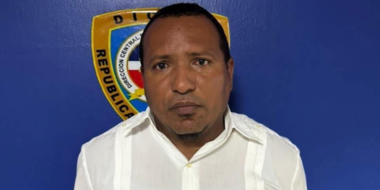 Se entrega de hombre acusado de solicitar servicios sexuales de una menor por redes sociales