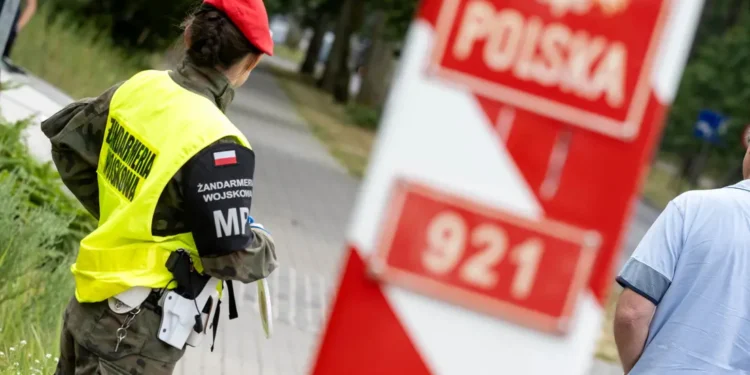 Polonia despliega tropas en la frontera con dos países