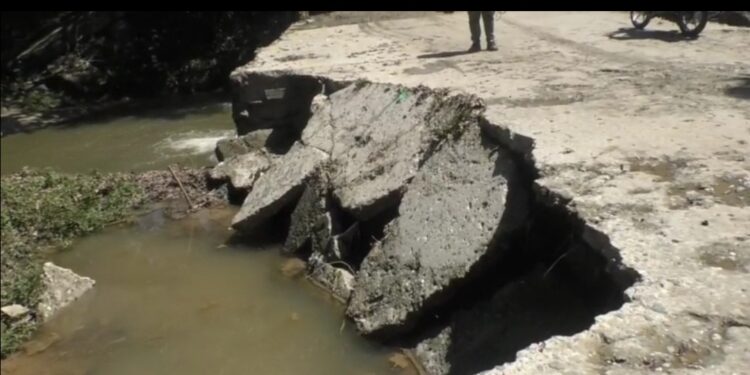Villa los almácigos claman por construcción de un puente y otras obras de gobierno