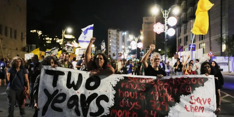 «Es ahora o nunca»: protestas masivas en Tel Aviv presionan para que los rehenes sean liberados