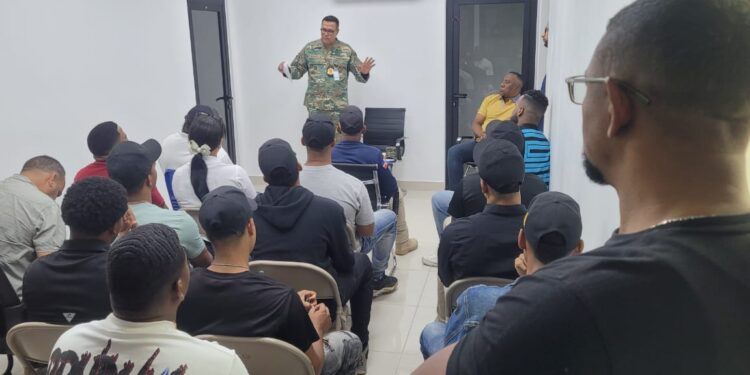 Personal de interdicción de la DGM reciben orientaciones sobre aplicación y manejo de la Ley 285-04 en Dajabón 