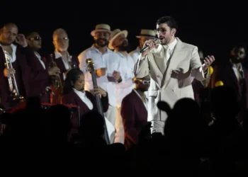 Bad Bunny enciende Santo Domingo y abre su gira mundial