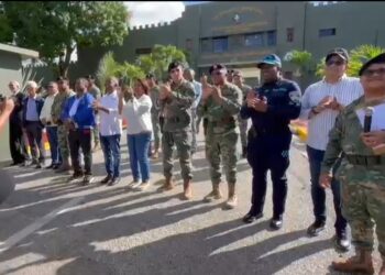 Vídeo; Tercera brigada del ejército da la bienvenida a la navidad con desfile y aguinaldo en San Juan de la Maguana