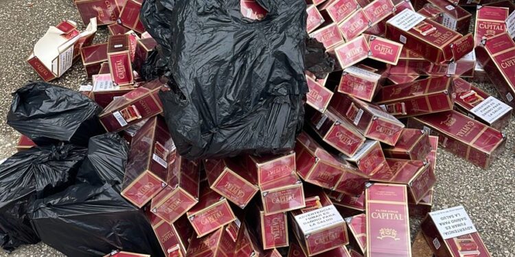 Ejército ocupa 66,800 unidades de cigarrillos y detiene cuatro personas en operativo en Las Matas de Farfán